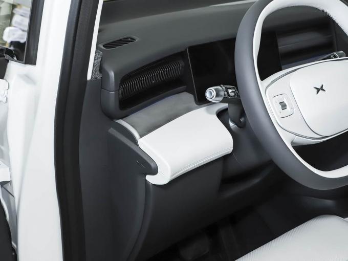 الطاقة الجديدة النقية ODM السيارة الكهربائية Xpeng X9 النموذج الفضائي الكبير MPV EV سيارة جديدة 5