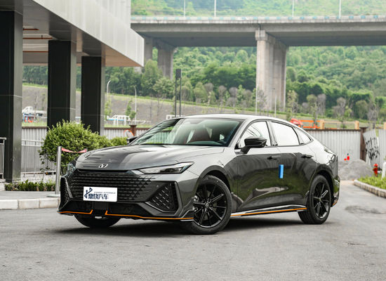 حالة جيدة رياضية أوتوماتيك تشانغ إن EV تشانغ UNI-V 5 مقاعد 5 أبواب سيارة الغاز