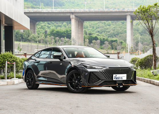 النسخة الجديدة الرياضية 138Kw 1.5T 1.5L تشانغان UNI-V السيارات 4 عجلات الوقود سيارة سيدان
