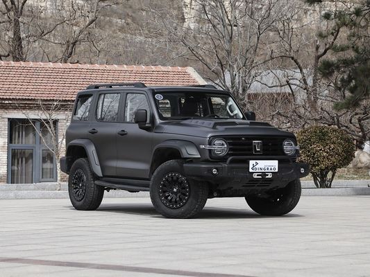 2025 4WD الطاقة الهجينة 3.0T خزان 300 SUV 500Nm 265KW 360Ps سيارة الغاز مع 105Km نطاق كهربائي نقي داخلي أسود / رمادي