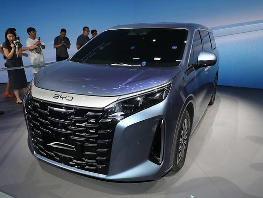 النسخة الجديدة أحدث BYD Xia MPV استخدام في عائلة 7 مقعد هيبريد الغاز 1.5T EV Car